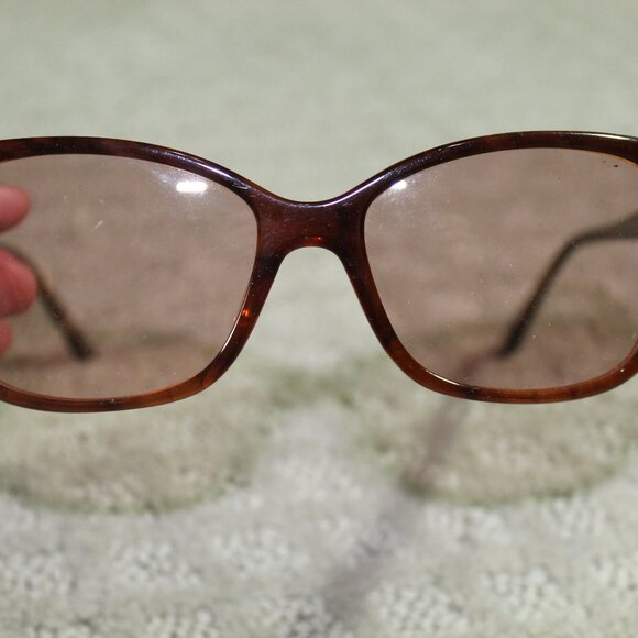 Lulu Guinness L101 Tortoiseshell Frame with Light Color Lens Sunglasses - Picture 2 of 9